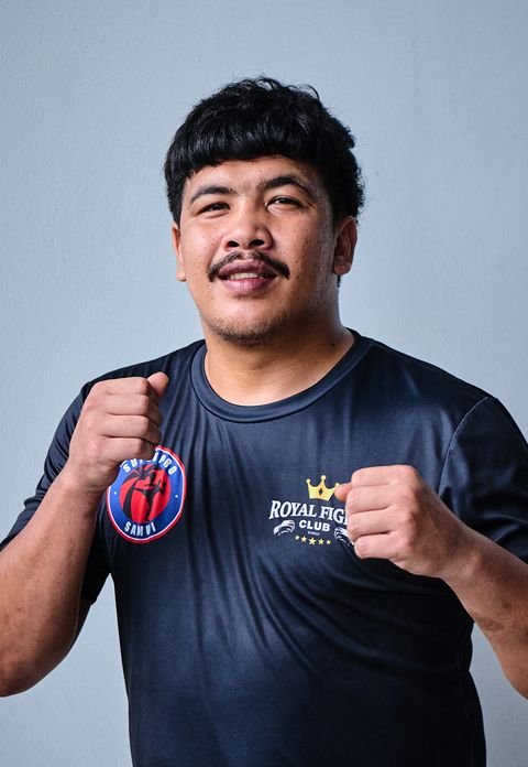 Por, Muay Thai Trainer at Superpro Samui